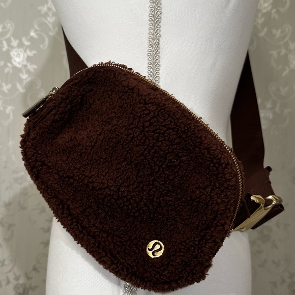 Lululemon Everywhere Belt Bag Sherpa Brown Fleece Limited Edition Crossbody Bag - Picture 1 of 6